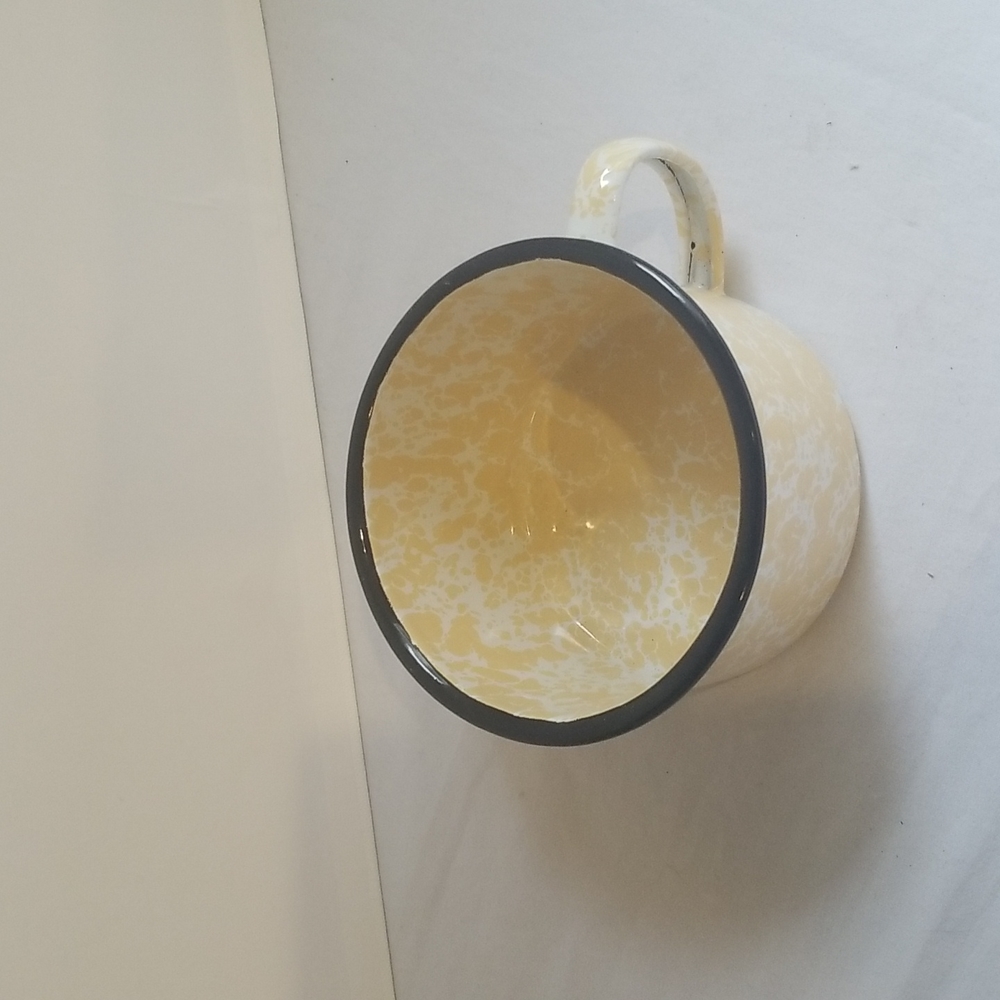 Gift idea💥Yellow splatterware cup 4 inches across
